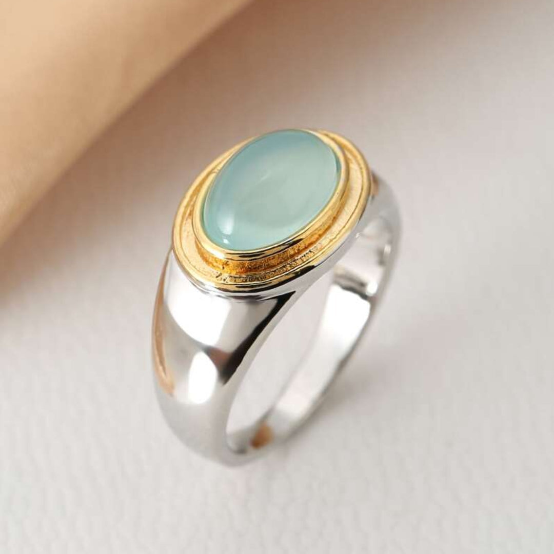 Timeless Elegance: Vintage Gold & Silver Green Gemstone Ring