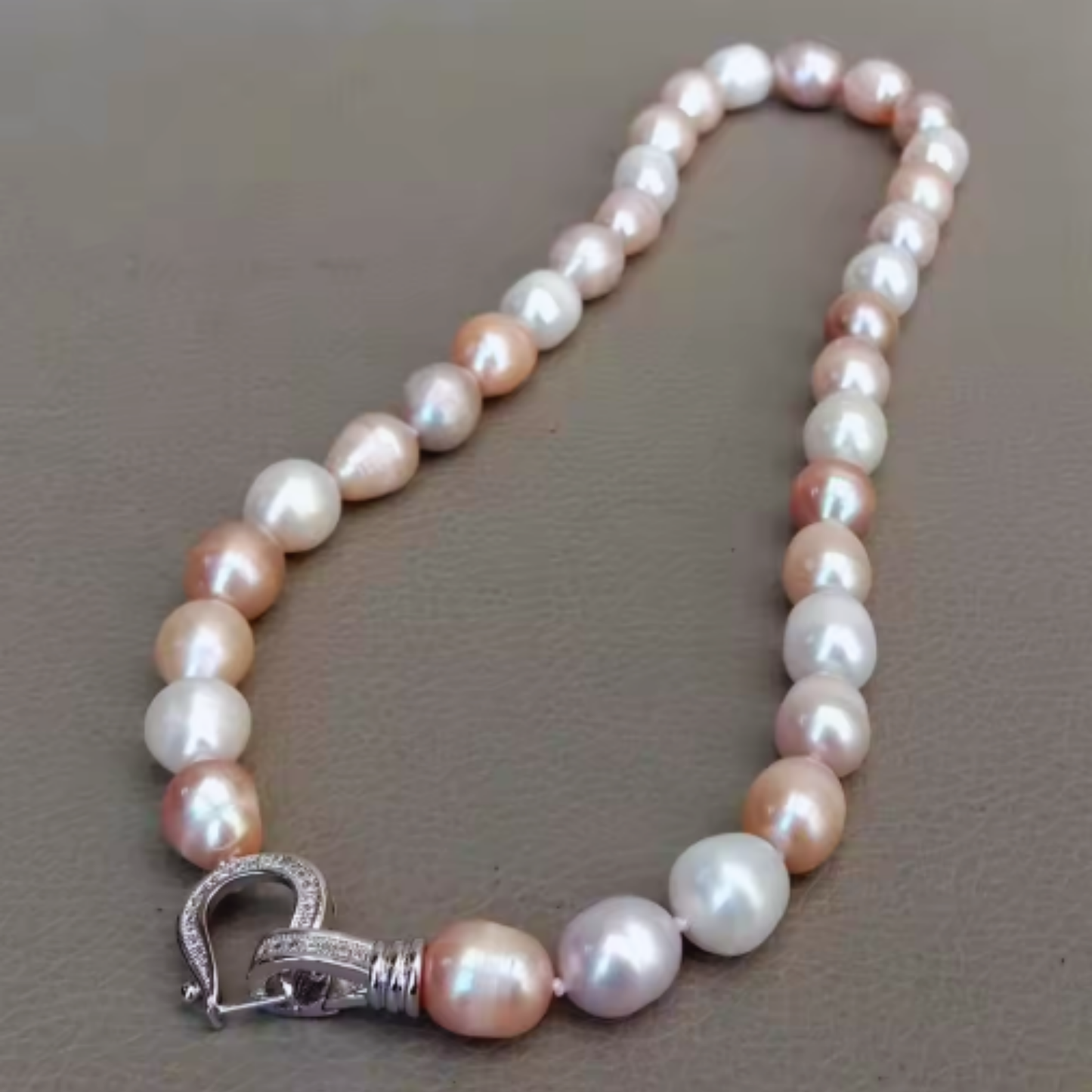 Karla - Colorful Pearl Necklace