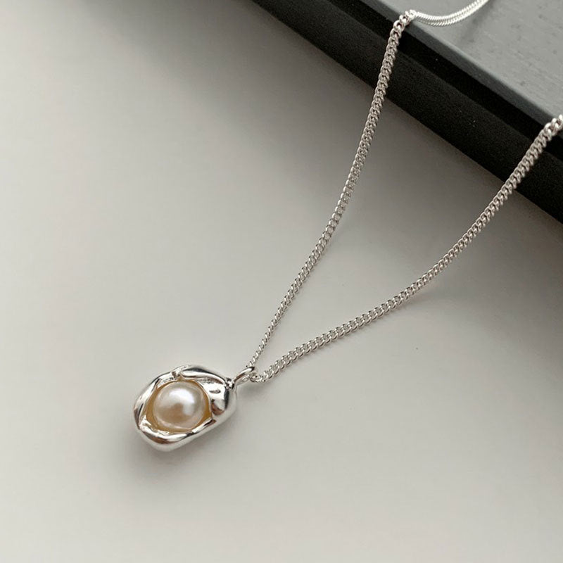 Retro Geometric Pearl Necklace