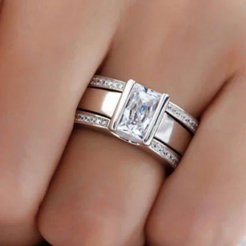 Vintage-Inspired Shimmering Silver Ring