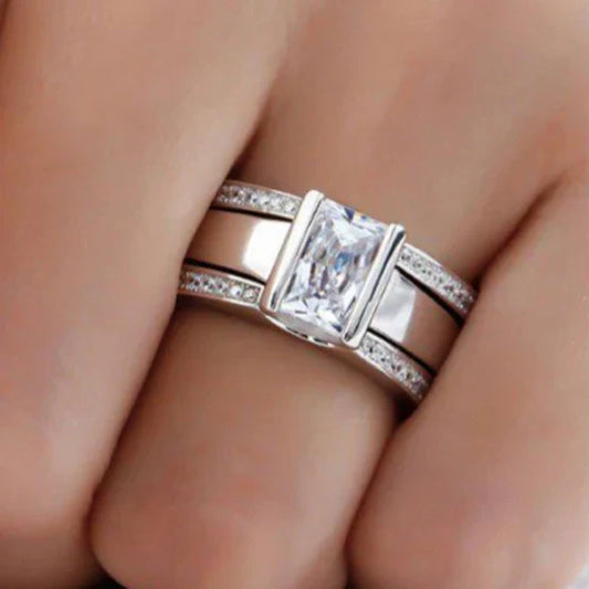 Vintage-Inspired Shimmering Silver Ring